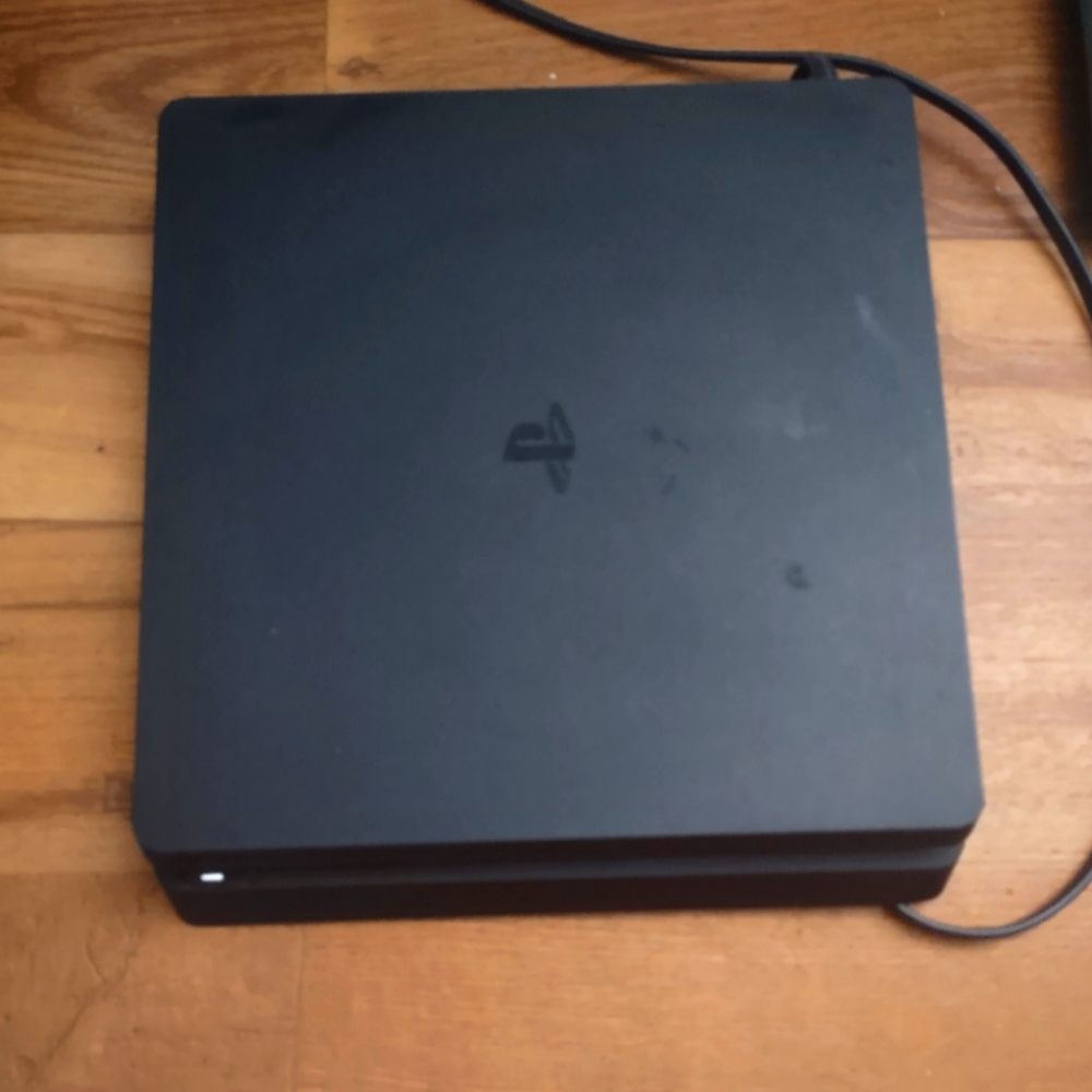 PS4 slim